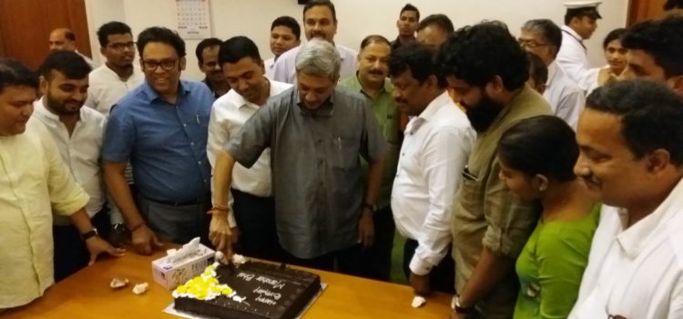 गोव के मुख्यमंत्री श्री मनोहर पर्रिकर  की जन्मदिन की शुभ अवसर पर हार्दिक बधाईयां और शुभकामनाएं